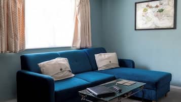 1 bilik tidur, seterika/papan seterika, katil bayi/kot (percuma)