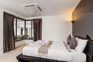 2 Bedrooms Apartment, Golf Side | ミニバー (無料)、セーフティボックス (室内)、デスク、遮光カーテン