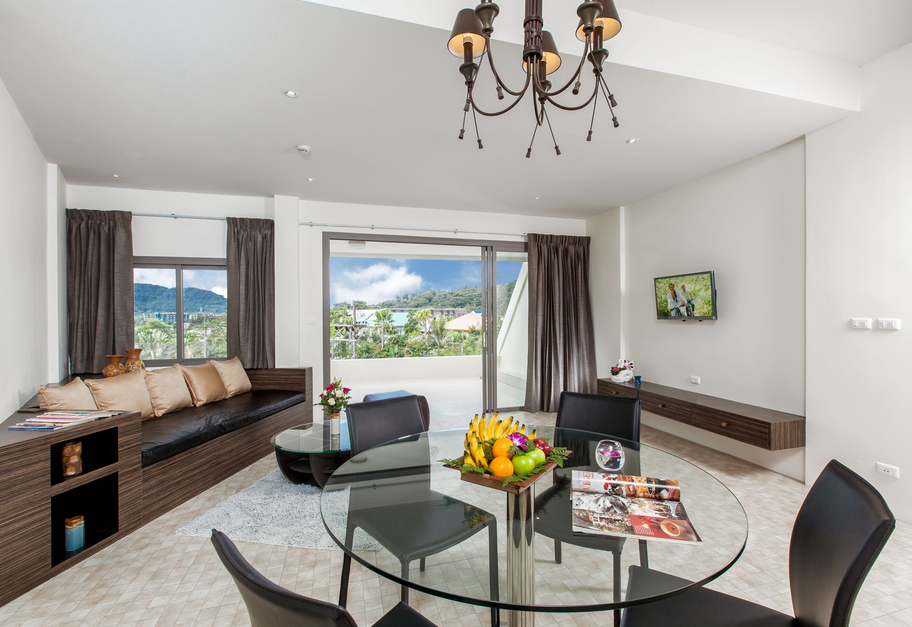 2 Bedrooms Apartment, Golf Side | In-room dining