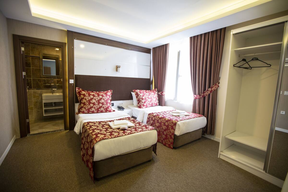 Minibar, coffres-forts dans les chambres, bureau, chambres insonorisées