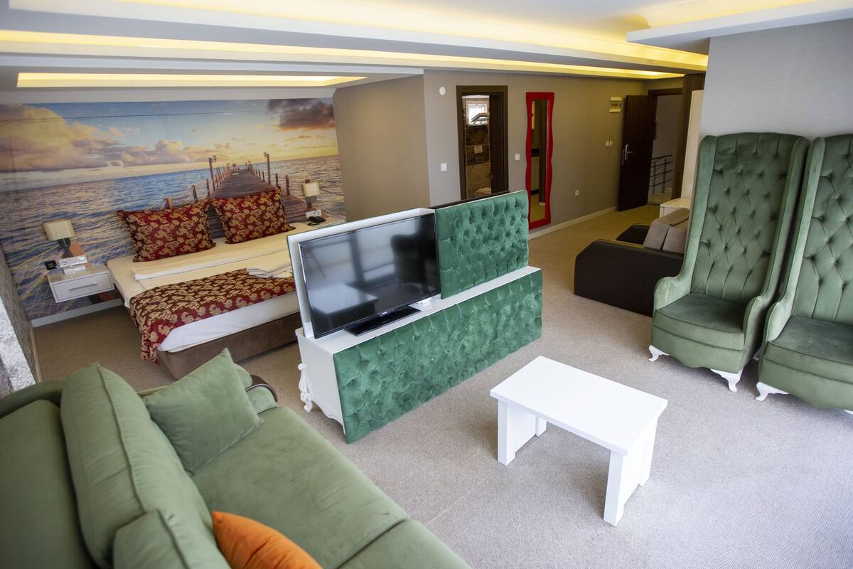 Minibar, coffres-forts dans les chambres, bureau, chambres insonorisées