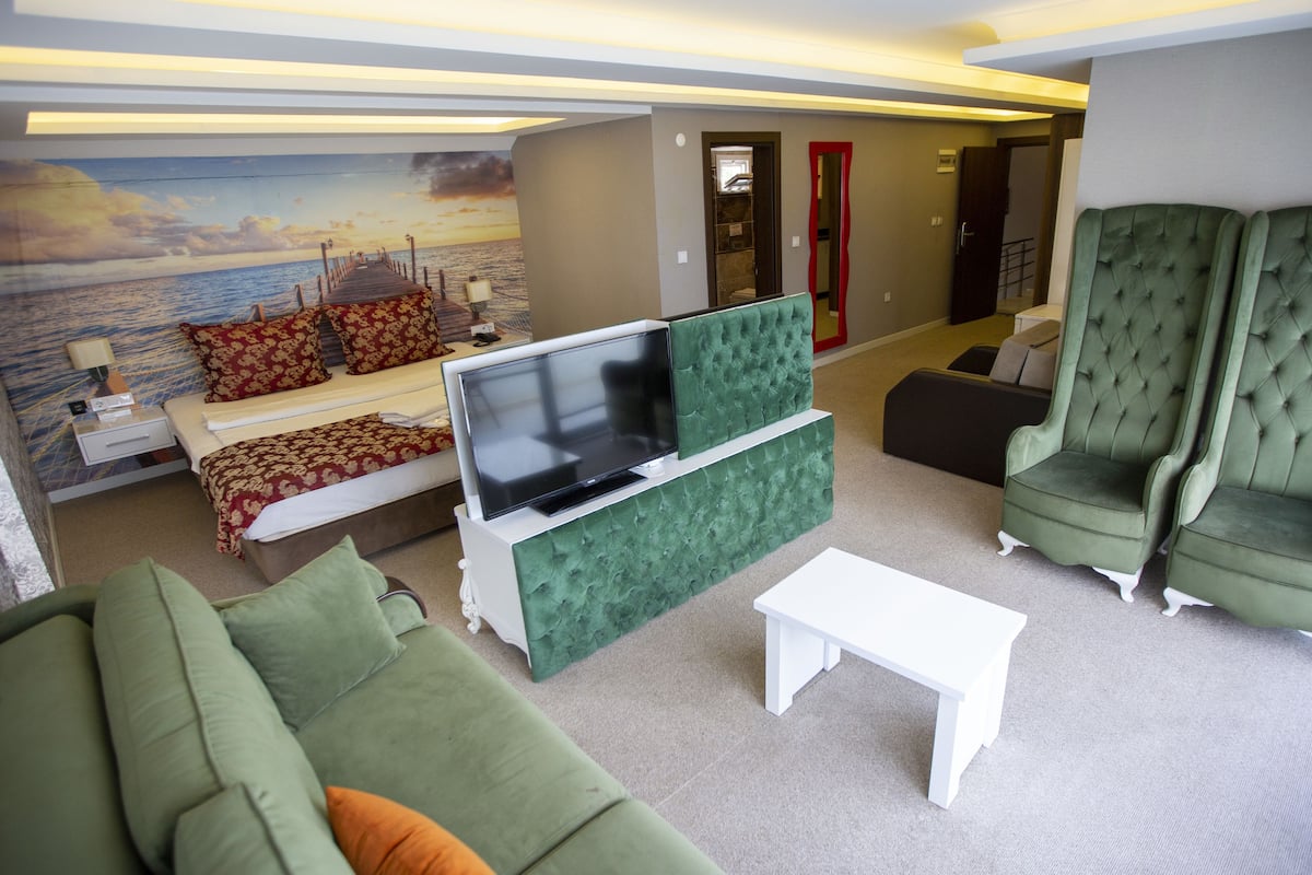 Royal Room, Sea View | Minibar, in-room safe, desk, soundproofing