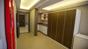 Royal Room, Sea View | Private kitchenette | Coffee/tea maker, electric kettle - Royal Life Exclusive (Trabzon)