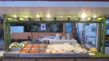 Breakfast, lunch, dinner served; local and international cuisine