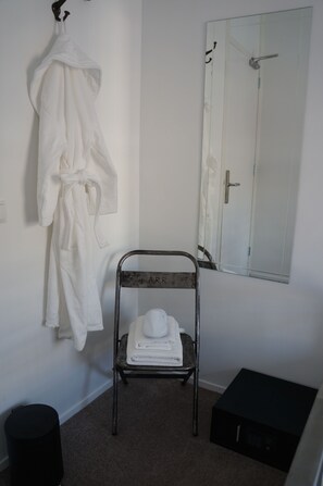 Enkeltrom (Sander) | Safe på rommet og wi-fi (inkludert)