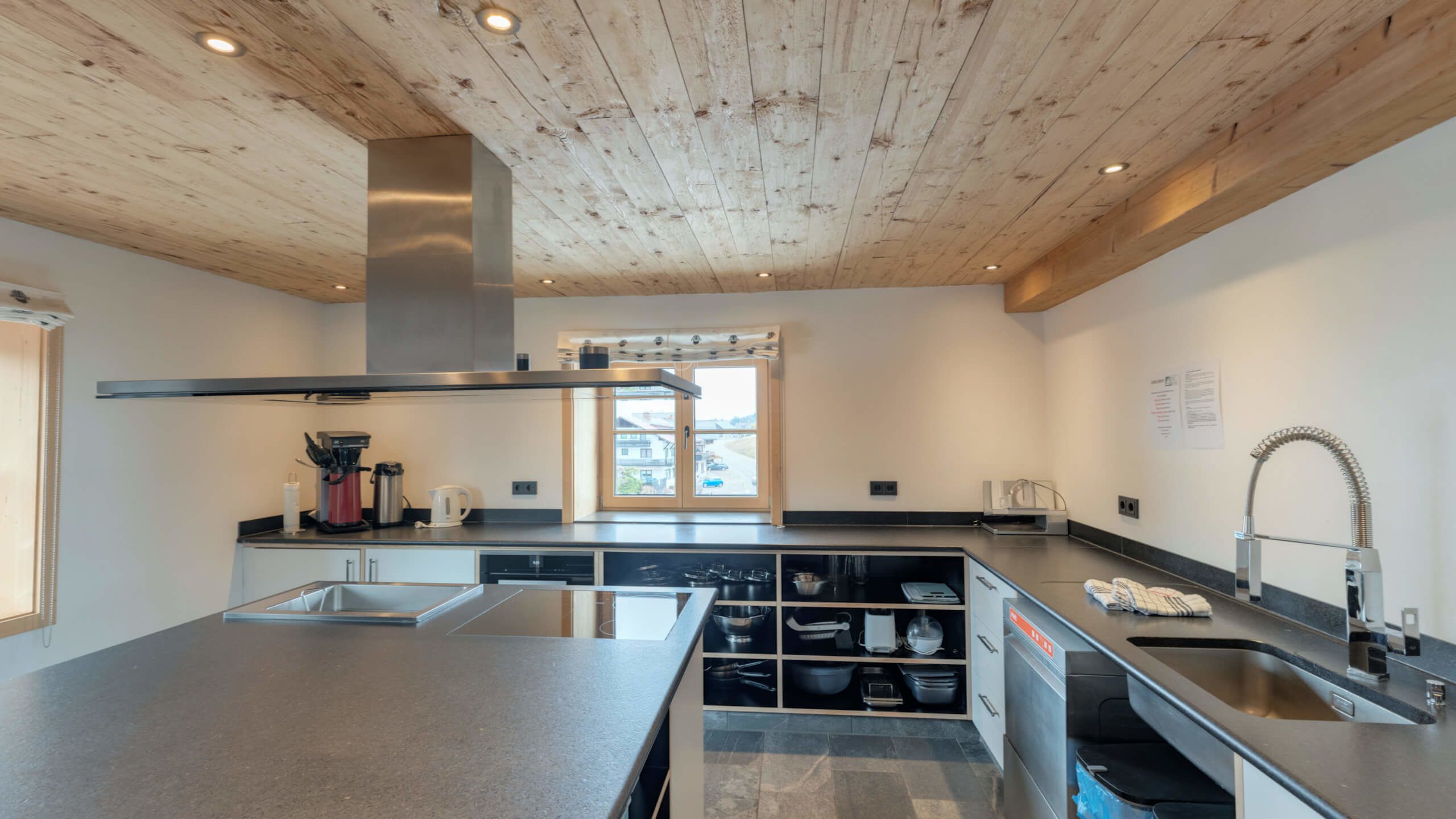Deluxe Chalet, Multiple Bedrooms, Non Smoking, Mountain View | Shared kitchen | Full-size fridge, microwave, oven, stovetop