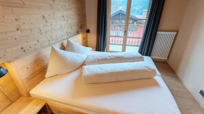 Alpehytte – deluxe, flere soverom, ikke-røyk, fjellutsikt | 1 soverom, sengetøy av topp kvalitet, safe på rommet og skrivebord