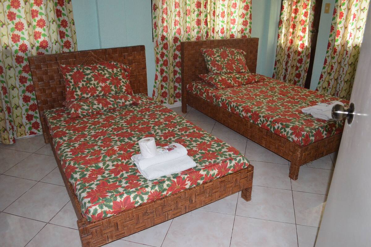 Christmas Villa 1, 6 Bunk Beds (includes Paradise Ranch Tour w/ swimming)