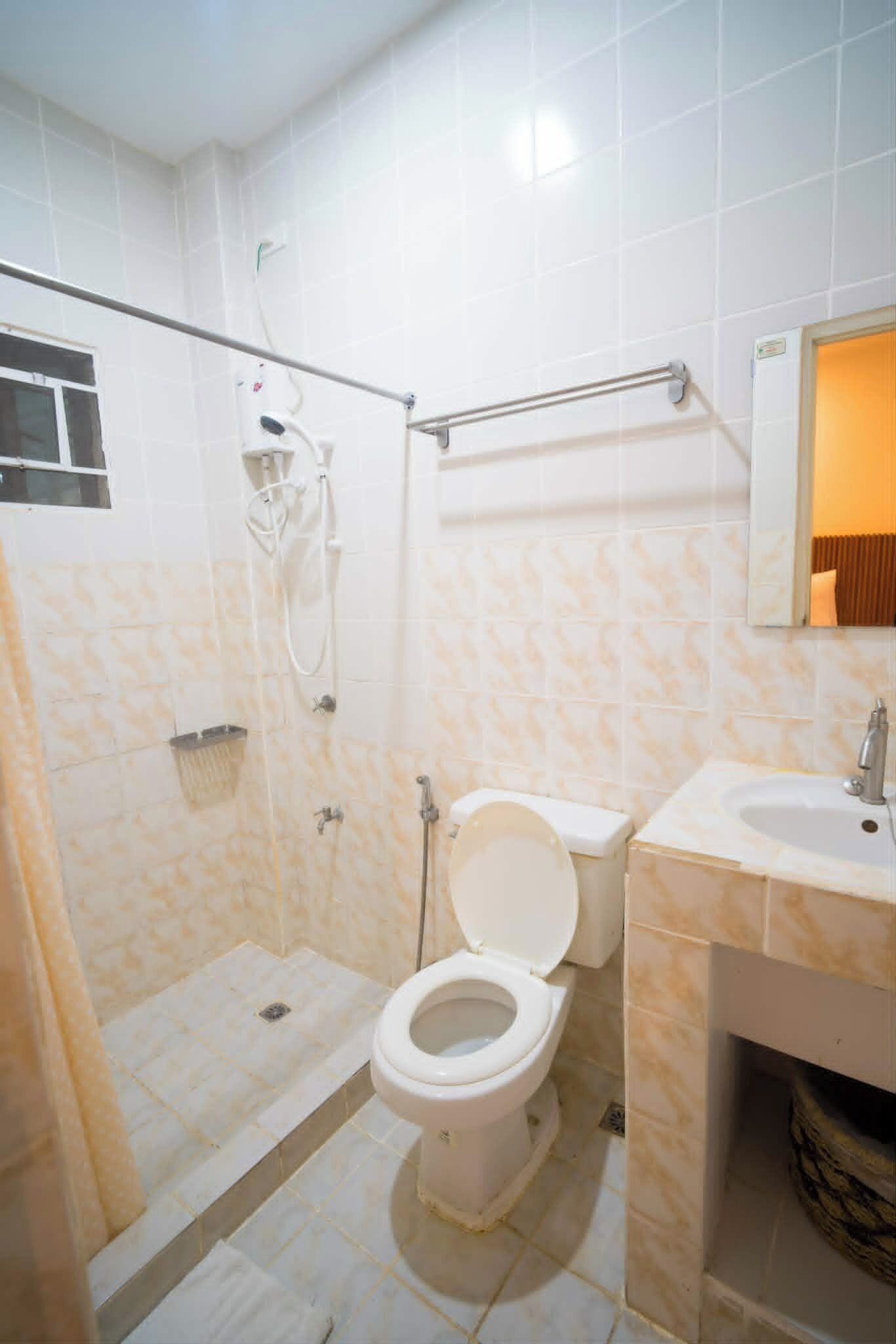 Ducha, cabezal de ducha tipo lluvia, artículos de tocador gratuitos