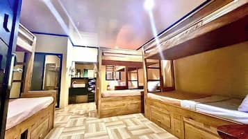 3 Lodge Rooms | 客房內保險箱、書桌、筆電工作空間、免費無線上網