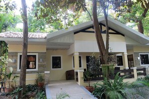 3 Lodge Rooms - Lisland Rainforest Resort (Urdaneta City)