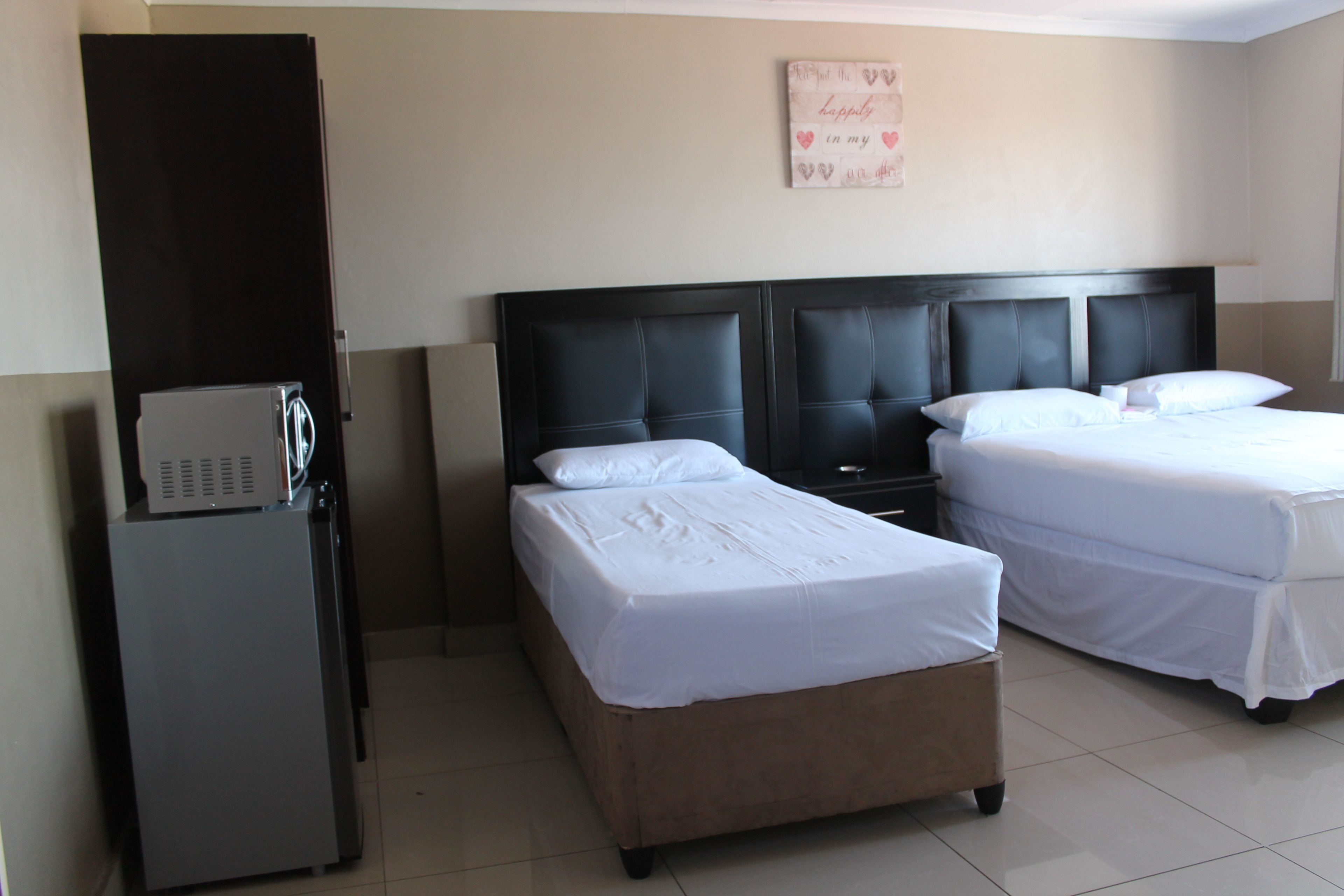 Family Room | In-room safe, desk, iron/ironing board, free WiFi