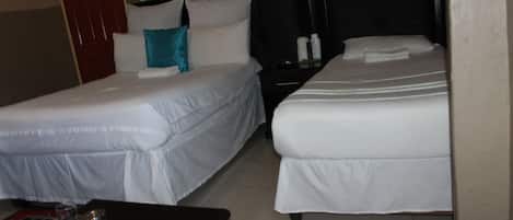 Phòng dành cho gia đình | Két bảo mật tại phòng, bàn, bàn ủi/dụng cụ ủi quần áo