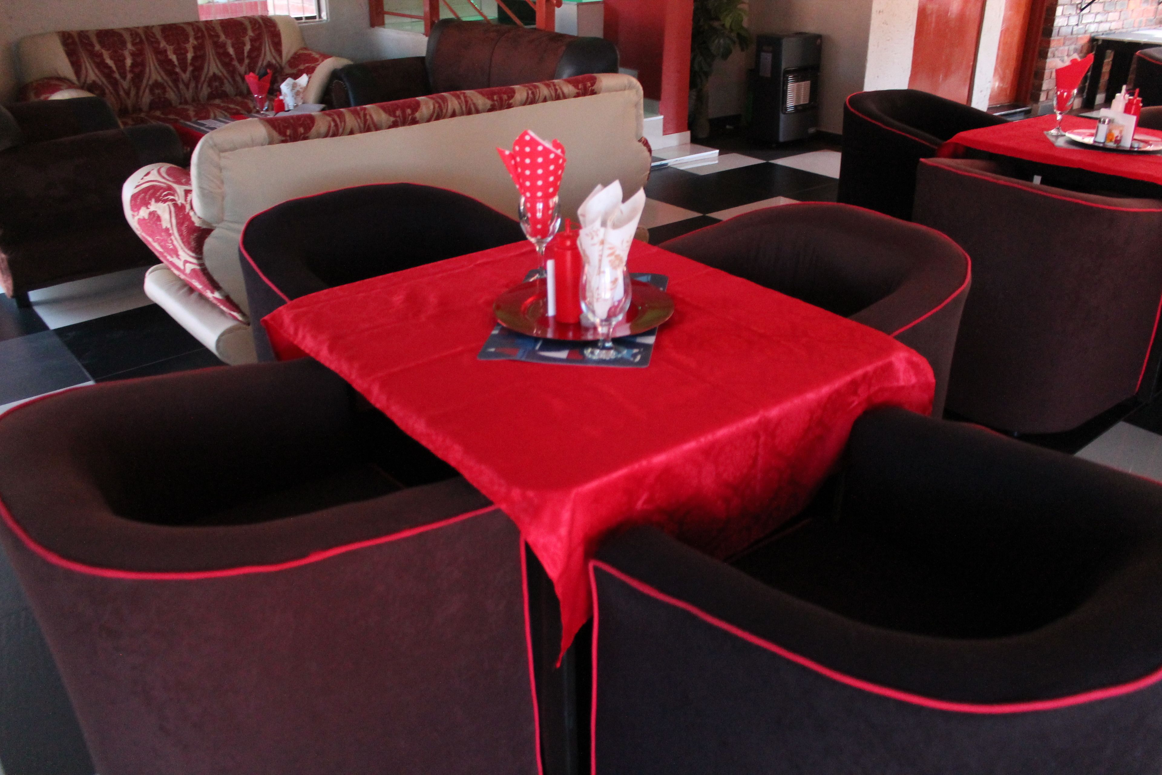 2 bars/lounges