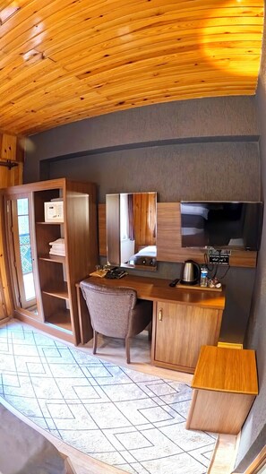 Elite Room | Premium bedding, Select Comfort beds, minibar, in-room safe