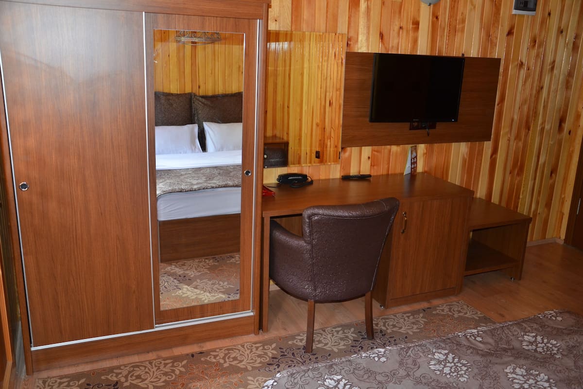 Double or Twin Room | In-room safe, desk, soundproofing, iron/ironing board