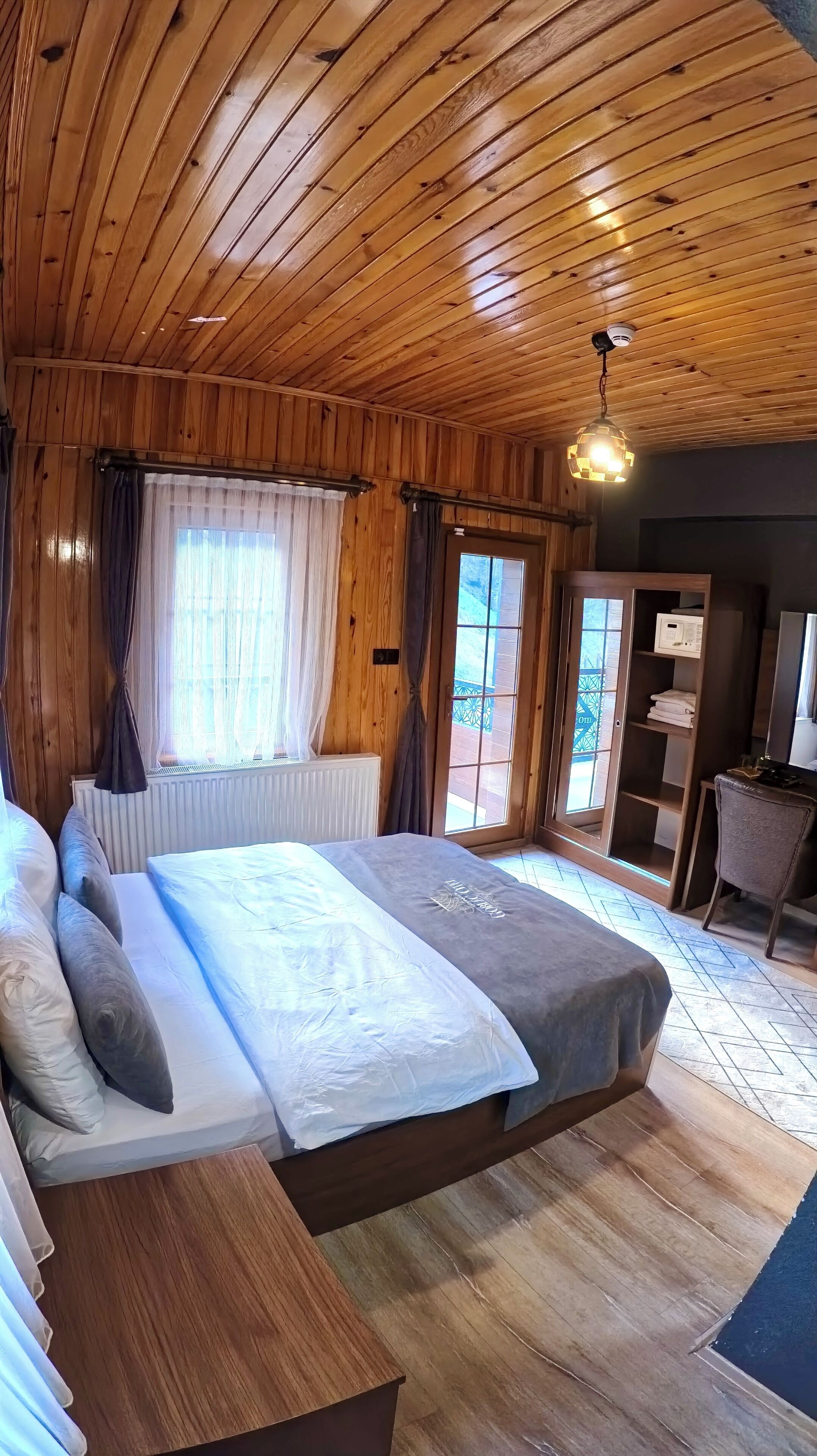 Elite Room | Premium bedding, Select Comfort beds, minibar, in-room safe