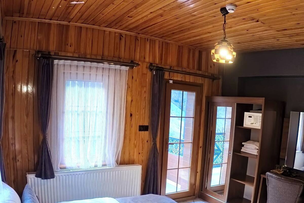 Elite Room | Premium bedding, Select Comfort beds, minibar, in-room safe