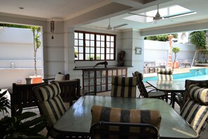 Suite, vistas a la piscina | Terraza o patio