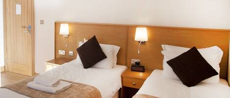 Twin Room | In-room safe, desk, iron/ironing board, free cribs/infant beds