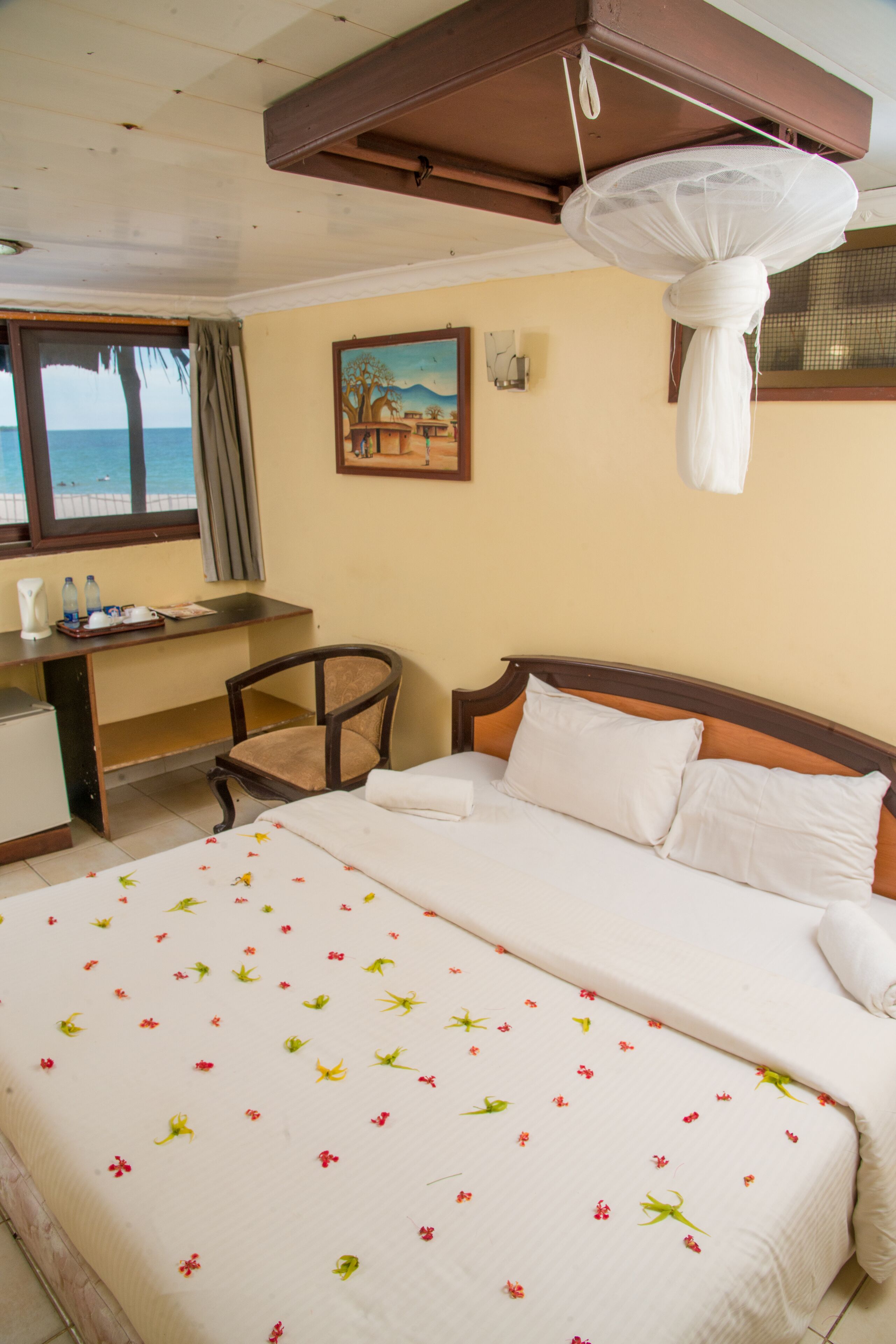 Standard Beachfront Room | Desk, laptop workspace, free WiFi, bed sheets