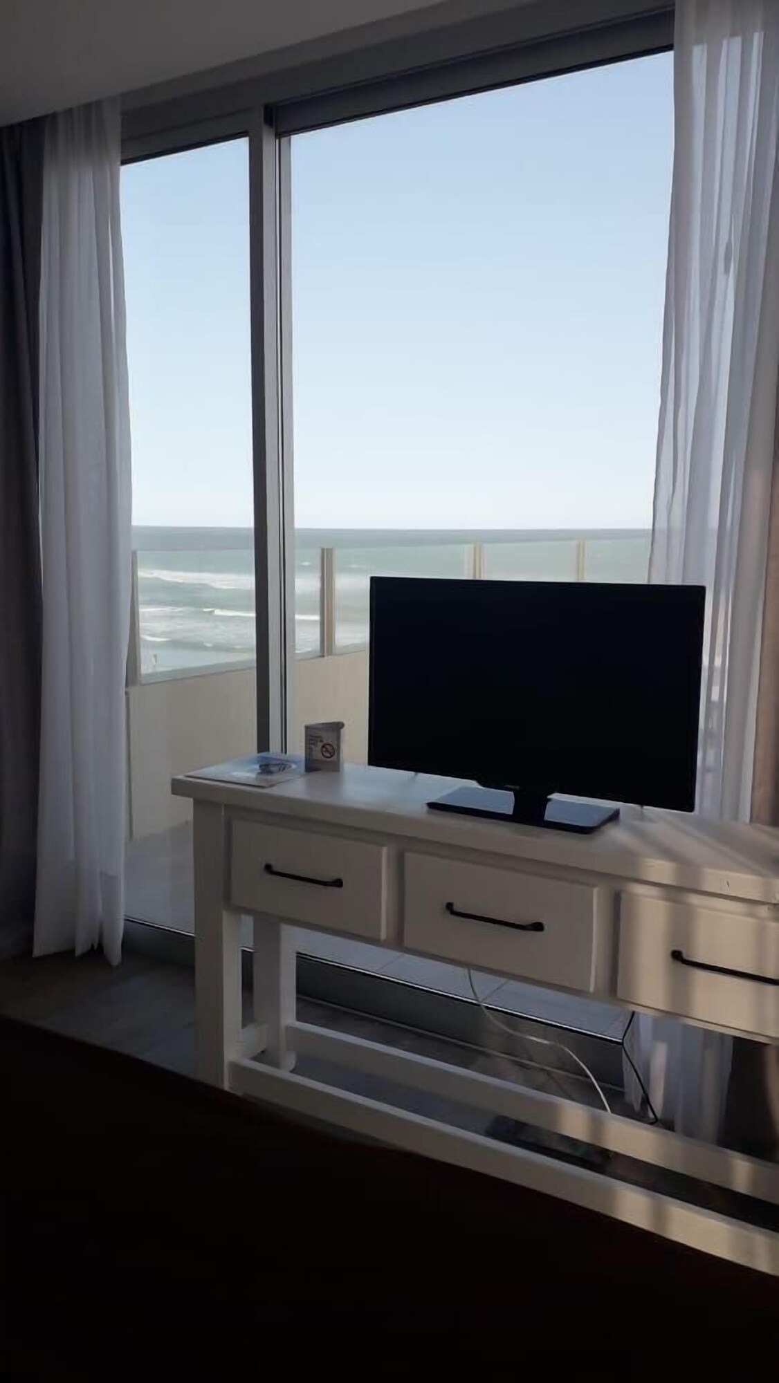 Minibar, caja fuerte, cortinas opacas