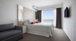 Minibar, in-room safe, blackout curtains, free cots/infant beds - Pinamar Beach Resort (Pinamar)