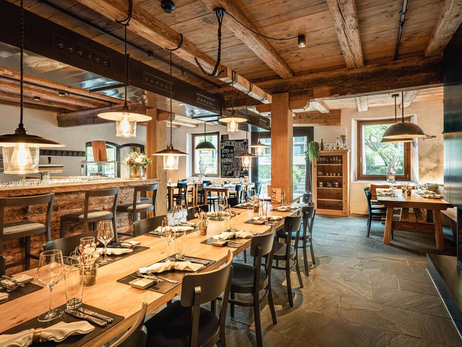 Frokost, lunsj og middag serveres, regionale retter