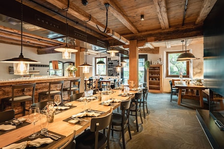 Breakfast, lunch and dinner served. Hotel Greuterhof