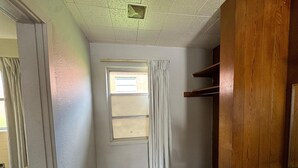 Desk, bed sheets - Travel Inn Danville US-29 (Danville)