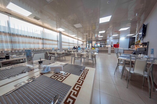 Free daily buffet breakfast