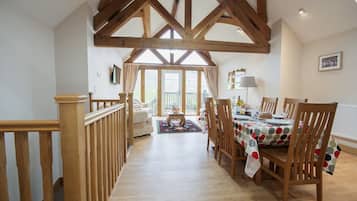 Apartment, 2 Bedrooms | In-room dining