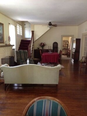 Interior - Rose Cottage (Baxter Springs)