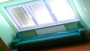 Escritorio, tabla de planchar con plancha y wifi gratis 