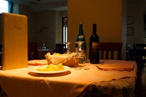 Lunch and dinner served, Regional cuisine