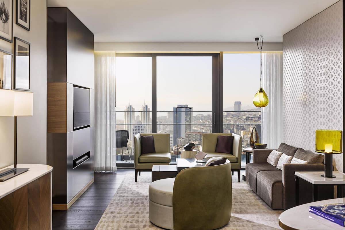 Premium bedding, pillowtop beds, minibar, in-room safe
