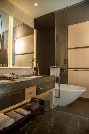 Duschwanne, Regendusche, Designer-Toilettenartikel, Haartrockner