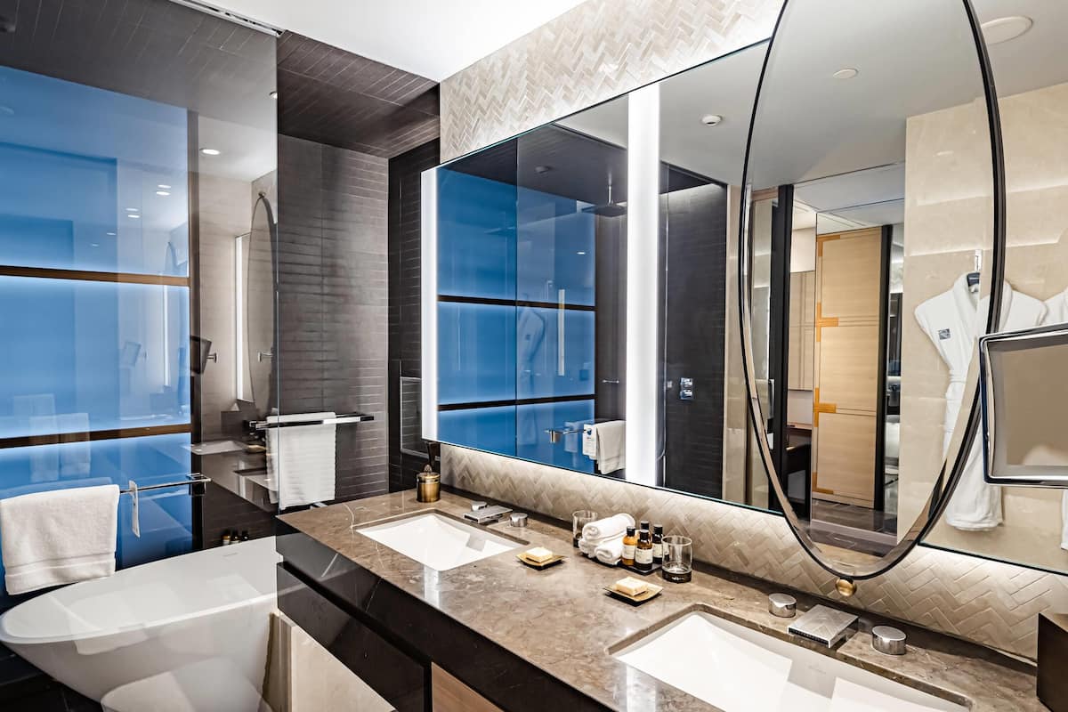 premium bedding, pillow-top beds, minibar, in-room safe
