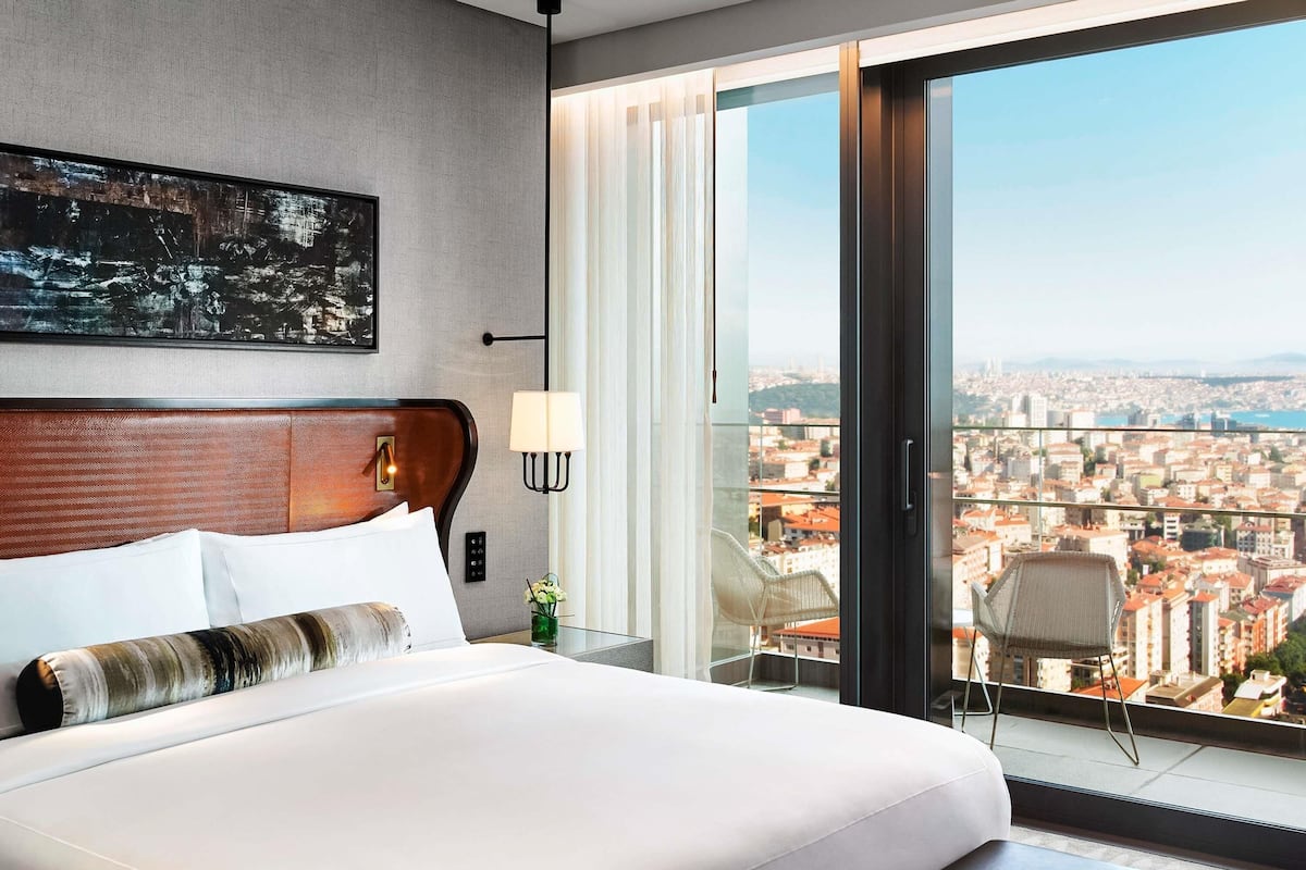 Premium bedding, pillowtop beds, minibar, in-room safe