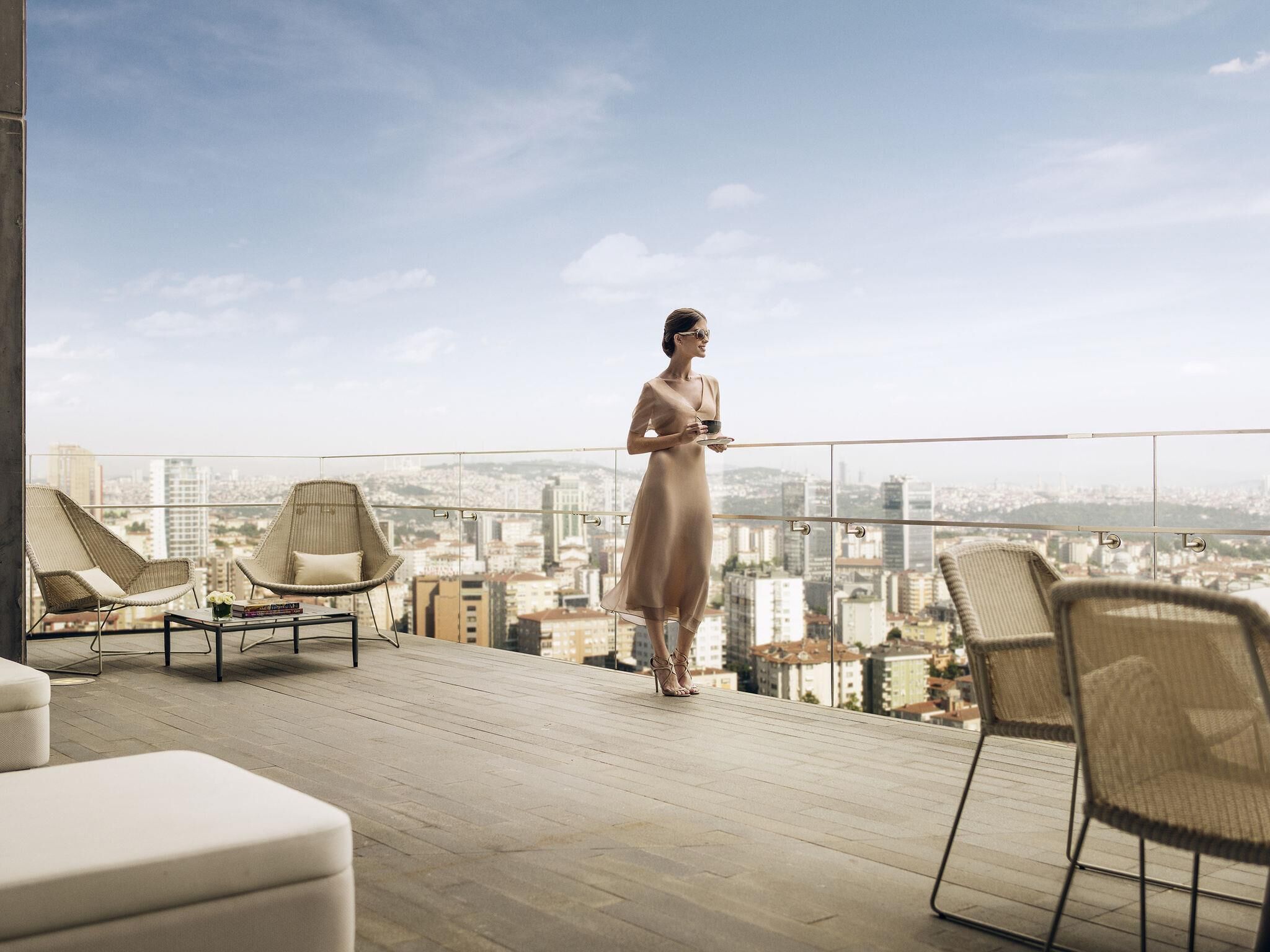套房, 1 張標準雙人床, 可使用俱樂部酒廊 (Bosphorus Terrace View) | 高級寢具、特厚豪華床墊、迷你吧、房內夾萬