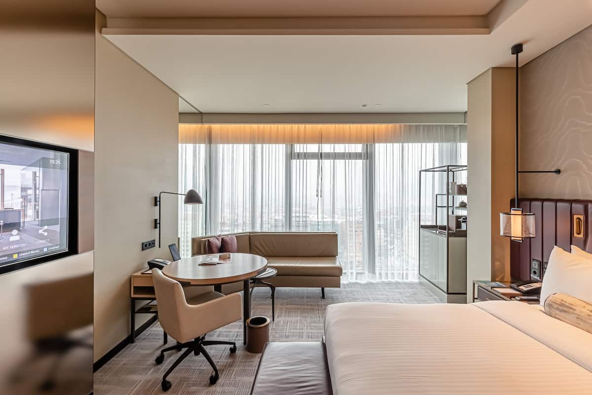 premium bedding, pillow-top beds, minibar, in-room safe