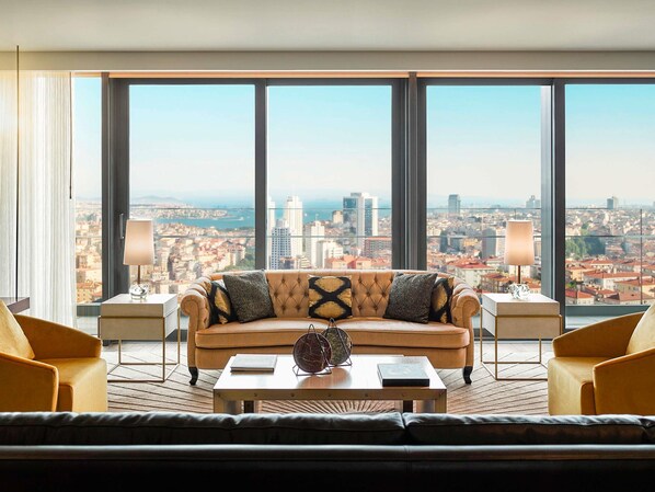Fairmont, Suite, con acceso al salón lounge del club | Ropa de cama de alta calidad, camas con pillow-top y minibar