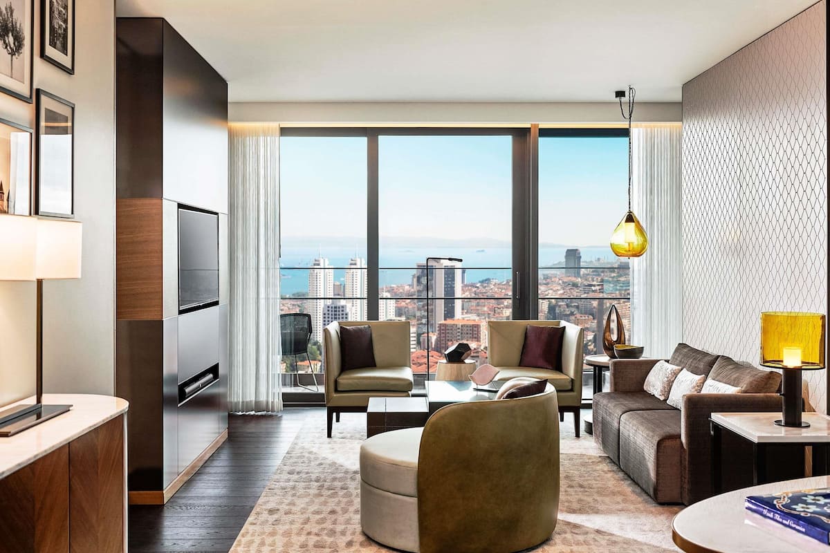 Premium bedding, pillowtop beds, minibar, in-room safe