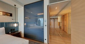 Fairmont Gold, Room, 1 King Bed | Premium bedding, pillowtop beds, minibar, in-room safe
