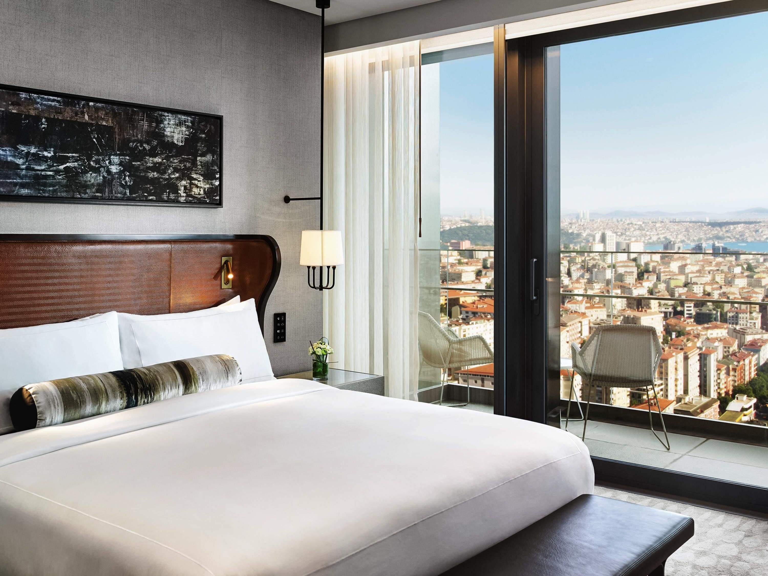 Ropa de cama de alta calidad, camas con pillow-top y minibar 