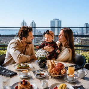3 restaurants; breakfast, lunch, and dinner served - Fairmont Quasar Istanbul (Istanbul)