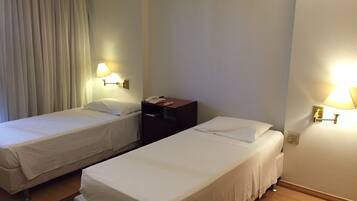 Quarto duplo | Wi-Fi de cortesia, roupa de cama