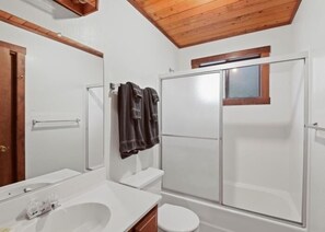 House, 3 Bedrooms | Bathroom