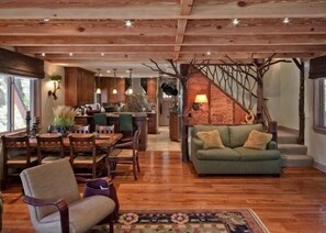 House, 4 Bedrooms | Living room