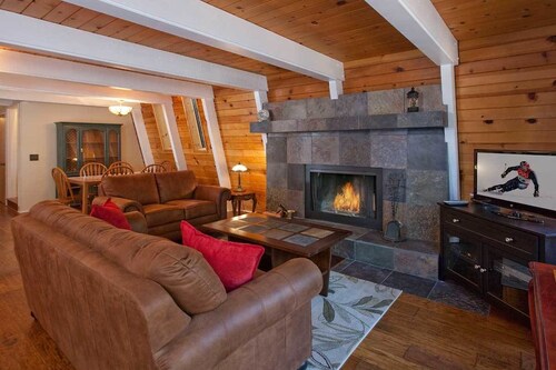 Kaley Vacation Rental Cabin by RedAwning